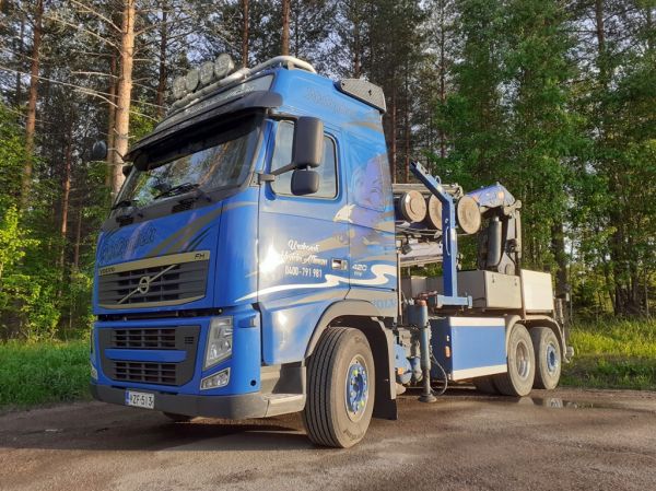 Urakointi H Åttmanin Volvo FH420
Urakointi H Åttmanin nosturilla varustettu Volvo FH420.

Avainsanat: Åttman Volvo FH420 Shell Hirvaskangas