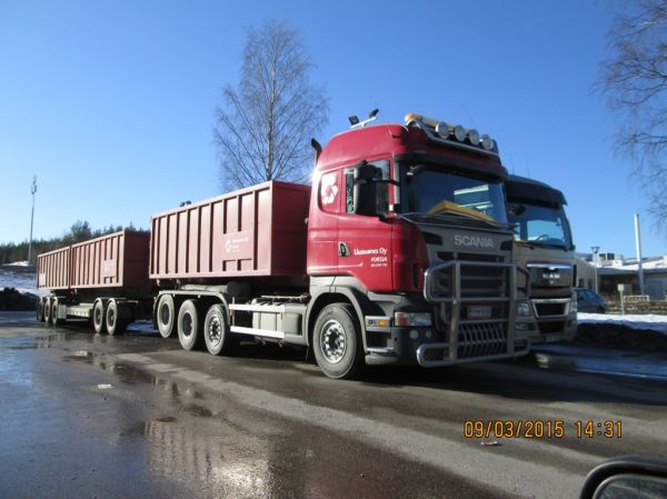 Uusioaineksen Scania R420 
Uusioaines Oy:n Scania R420 vaihtolavayhdistelmä.
Avainsanat: Uusioaines Scania R420 Shell Hirvaskangas