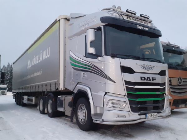 V-M Raja-Ahon DAF XF
V-M Raja-aho Ky:n DAF XF puoliperävaunuyhdistelmä.
Avainsanat: Raja-Aho DAF XF Mäkelä-Alu ABC Hirvaskangas