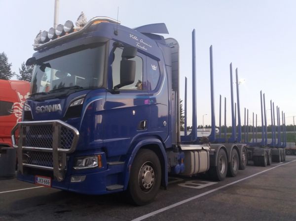 Kuljetusliike V Aunion Scania R650
Kuljetusliike V Aunio Oy:n Scania R650 puutavarayhdistelmä.
Avainsanat: Aunio Scania R650 Shell Hirvaskangas