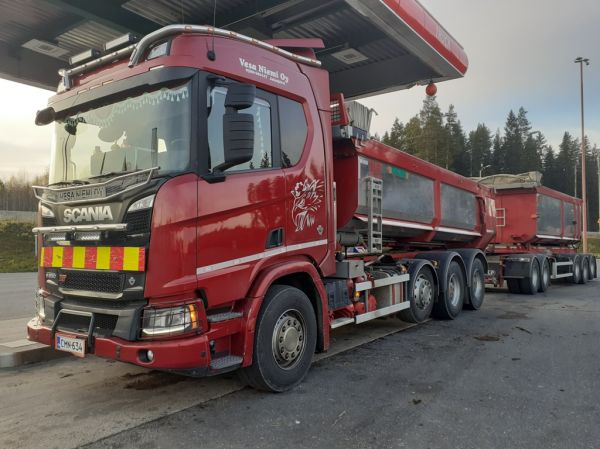 V Niemen Scania R650XT
V Niemi Oy:n Scania R650XT sorayhdistelmä.
Avainsanat: Niemi Scania R650XT ABC Hirvakangas