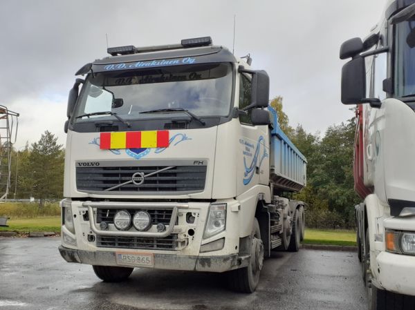 Klikkaa kuvaa nähdäksesi se täysikokoisena
==============
V.P. Airaksisen Volvo FH480
V.P. Airaksinen Oy:n Volvo FH480 sora-auto.
Avainsanat: Airaksinen Volvo FH480 ST1 V.P. Airaksisen Volvo FH480
V.P. Airaksinen Oy:n Volvo FH480 sora-auto.
Avainsanat: Airaksinen Volvo FH480 ST1