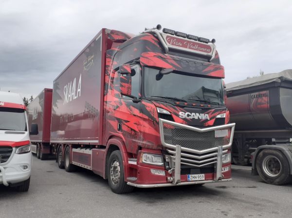 Kuljetusliike Trans-Härmän Scania R580
Kuljetusliike Trans-Härmä Oy:n R580 täysperävaunuyhdistelmä.
Avainsanat: Trans-Härmä Valkonen Scania R580 ABC Hirvaskangas
