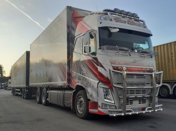 Kuljetusliike Trans Härmän Volvo FH
Kuljetusliike Trans Härmä Oy:n Volvo FH täysperävaunuyhdistelmä.
Avainsanat: Trans-Härmä Valkonen Volvo FH Skaala ABC Hirvaskangas