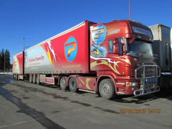 Veljekset Vaaran Scania R470
Veljekset Vaara Oy:n Scania R470 puoliperävaunu+vasikka yhdistelmä.
Avainsanat: Vaara Scania R470 ABC Hirvaskangas Pohjaset