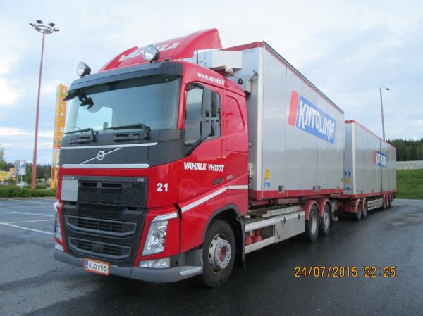 Vähälä-Yhtiöiden Volvo FH500
Vähälä Yhtiöiden Volvo FH500 täysperävaunuyhdistelmä.
Avainsanat: Vähälä Volvo FH500 ABC Hirvaskangas 21 Kiitolinja
