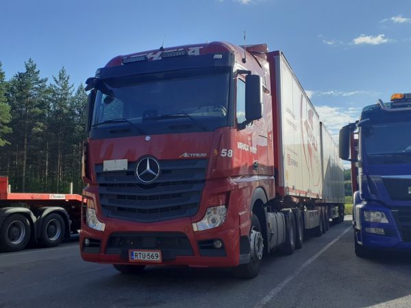 Vähälä-Yhtiöiden MB Actros 
Vähälä-Yhtiöiden MB Actros b-juna. 
Avainsanat: Vähälä MB Actros Shell Hirvaskangas B-juna 58