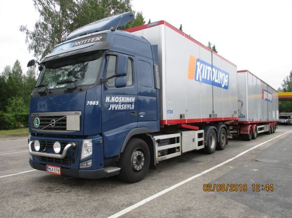Kuljetusliike H Koskisen Volvo FH420
Vähälä-Yhtiöiden ajossa oleva kuljetusliike H Koskisen Volvo FH420 täysperävaunuyhdistelmä.
Avainsanat: Vähälä H-Koskinen Volvo FH420 Shell Hirvaskangas 7083 Kiitolinja
