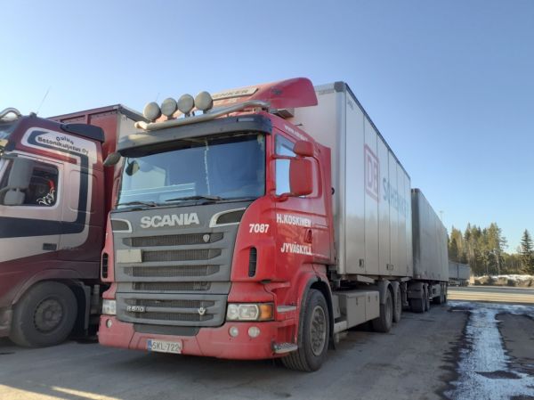 Kuljetusliike H Koskisen Scania R500
Vähälä-Yhtiöiden ajossa oleva kuljetusliike H Koskisen Scania R500 täysperävaunuyhdistelmä.
Avainsanat: Vähälä H-Koskinen Scania R500 ABC Hirvaskangas 7087