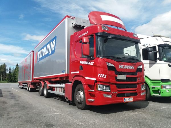 Palkosen Scania G500
Vähälä-Yhtiöiden ajossa oleva Palkonen Ky:n Scania G500 täysperävaunuyhdistelmä.
Avainsanat: Vähälä Palkonen Scania G500 ABC Hirvaskangas 7125 Kiitolinja
