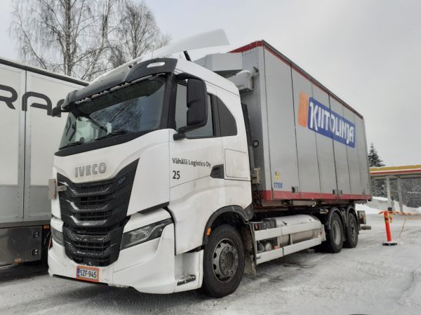 Vähälä Logisticsin Iveco NP
Vähälä Logistics Oy:n  Iveco NP rahtiauto.
Avainsanat: Vähälä Iveco NP Shell Hirvaskangas 25