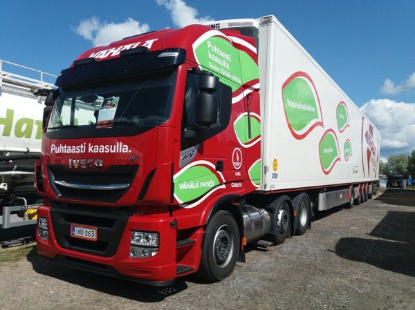 Vähälä-Yhtiöiden Iveco 460
Vähälä-Yhtiöiden Iveco 460 puoliperävaunuyhdistelmä.
Avainsanat: Vähälä Iveco 460 60 Viitasaari19 Kaasuauto