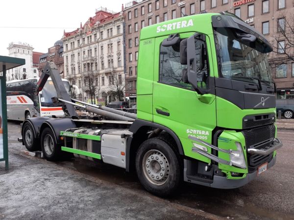 Vaihtolavacomin Volvo FM
Vaihtolavacom Oy:n Volvo FM koukkulava-auto.
Avainsanat: Vaihtolavacom Volvo FM 41