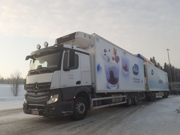 Valion MB 2545 Actros
Valio Oy:n Jyväskylän tehtaan MB 2545 Actros täysperävaunuyhdistelmä.
Avainsanat: Valio MB 2545 Actros ABC Hirvaskangas Aurajuusto