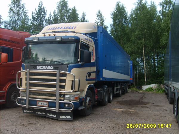 J Valkeapään Scania 144
J Valkeapää Oy:n Scania 144 puoliperävaunuyhdistelmä.
Avainsanat: Valkeapää Scania R144