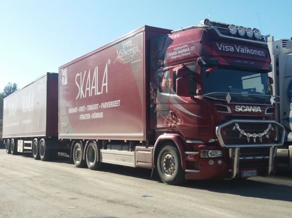 Kuljetusliike Trans-Härmän Scania R500
Kuljetusliike Trans-Härmä Oy:n Scania R500 täysperävaunuyhdistelmä.
Avainsanat: Trans-Härmä Valkonen Scania R500 Shell Hirvaskangas Skaala