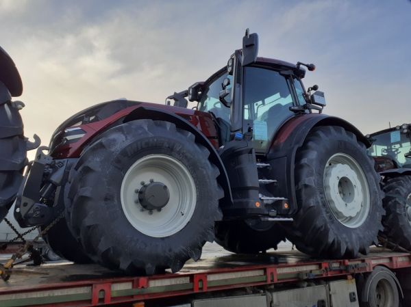 Valtra traktori
Toinen Puolaan matkalla oleva Valtra traktori.
Avainsanat: Valtra Traktori ABC Hirvaskangas