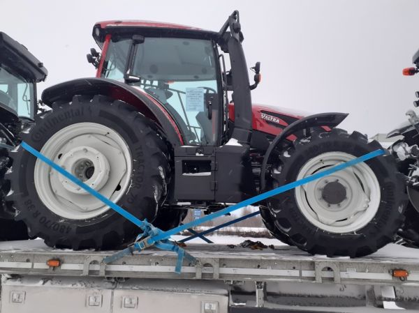 Valtra traktori
Ensimmäinen Ranskaan matkalla oleva Valtra traktori.
Avainsanat: Valtra Traktori ABC Hirvaskangas