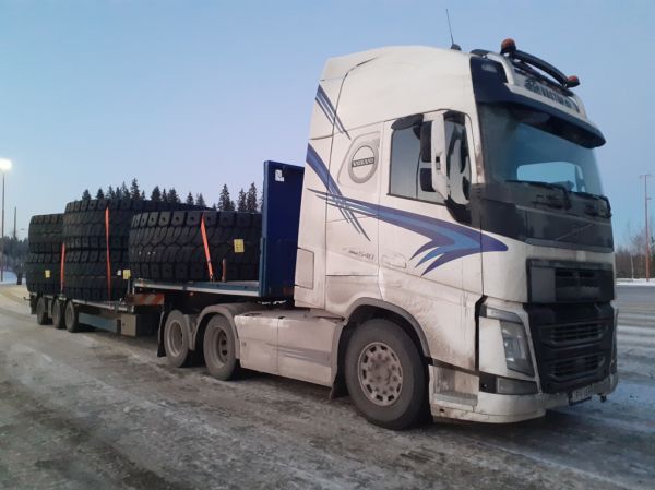 Vastopin Volvo FH540
Vastop Oy:n Volvo FH540 puoliperävaunuyhdistelmä.
Avainsanat: Vastop Volvo FH540 ABC Hirvaskangas
