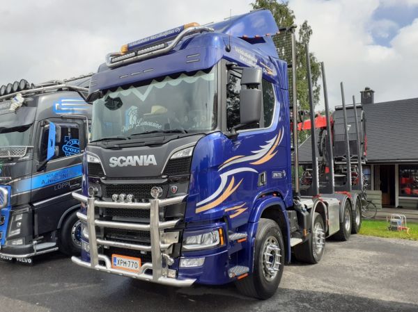 Vehkalahden Metsäkuljetuksen Scania R770
Vehkalahden Metsäkuljetus Oy:n Scania R770 puutavara-auto.
Avainsanat: Vehkalahden-Metsäkuljetus Scania R770 Himos22