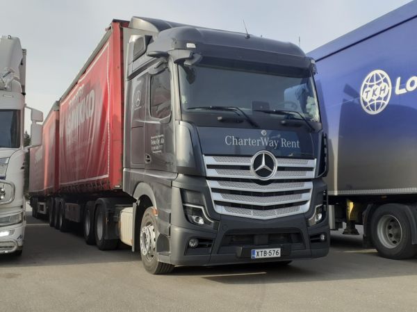 Vehon MB 2653 Actros L
Veho Oy Ab:n MB 2653 Actros  L b-juna.
Avainsanat: Veho MB 2653 ActrosL ABC Hirvaskangas Savikko B-juna