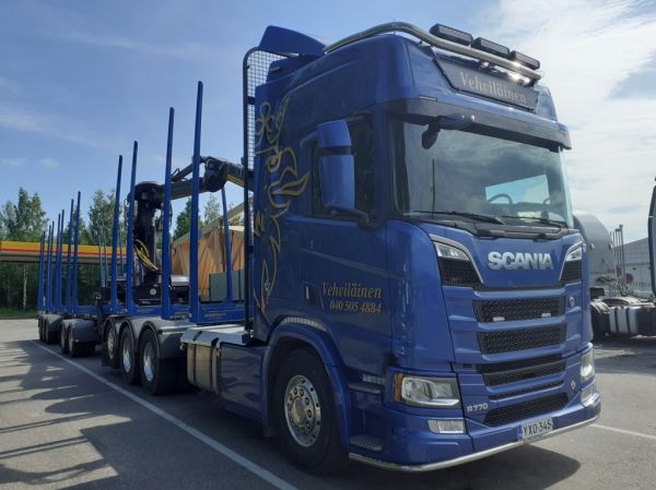 Vehviläisen Scania R770
Vehviläisen Scania R770 puutavarayhdistelmä.
Avainsanat: Vehviläinen Scania R770 Shell Hirvaskangas