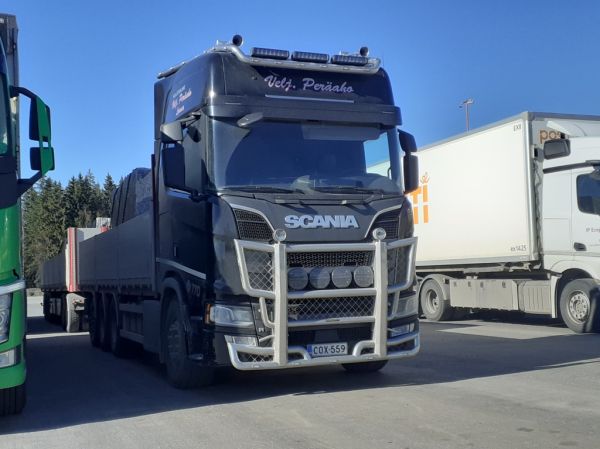 Klikkaa kuvaa nähdäksesi se täysikokoisena
==============
Kuljetusliike Velj. Peräahon Scania R770
Kuljetusliike Velj. Peräahon Scania R770 täysperävaunuyhdistelmä.
Avainsanat: Peräaho Scania R770 ABC Hirvaskangas Kuljetusliike Velj. Peräahon Scania R770
Kuljetusliike Velj. Peräahon Scania R770 täysperävaunuyhdistelmä.
Avainsanat: Peräaho Scania R770 ABC Hirvaskangas