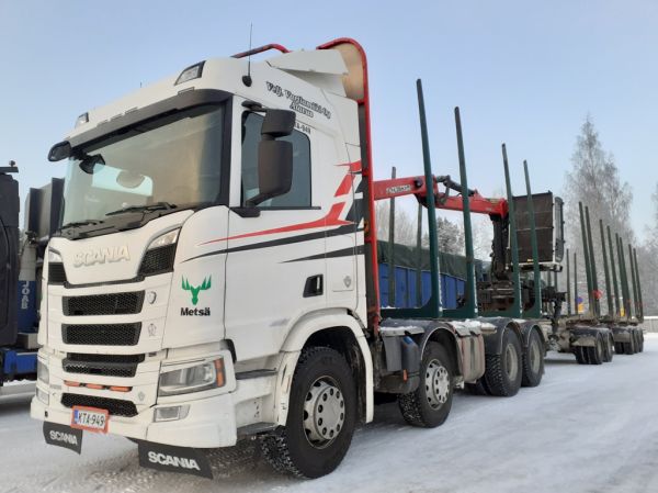 Velj. Vartiamäen Scania R650
Velj. Vartiamäki Oy:n Scania R650 puutavarayhdistelmä.
Avainsanat: Vartiamäki Scania R650