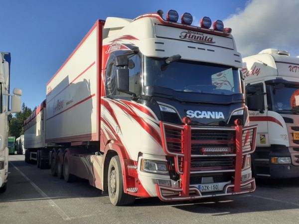 Veljekset Finnilän Scania
Veljekset Finnilä Oy:n Scania täysperävaunuyhdistelmä.
Avainsanat: Finnilä Scania ABC Hirvaskangas A-Rehu