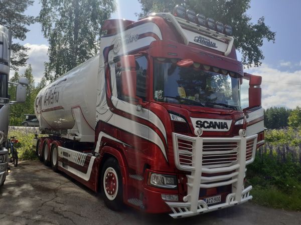 Veljekset Finnilän Scania
Veljekset Finnilä Oy:n Scania säiliöauto.
Avainsanat: Finnilä Scania A-Rehu Runni25