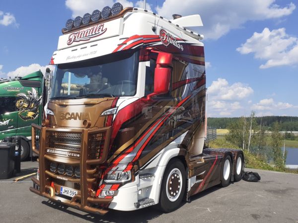 Veljekset Finnilän Scania
Veljekset Finnilä Oy:n Scania rekkaveturi.
Avainsanat: Finnilä Scania Himos25