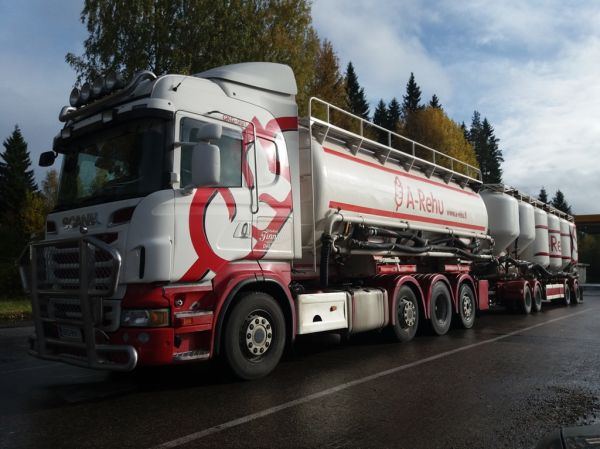 Veljekset Finnilän Scania R520 
Veljekset Finnilä Oy:n Scania R520 säiliöyhdistelmä. 
Avainsanat: Finnilä Scania R520 Shell Hirvaskangas A-Rehu