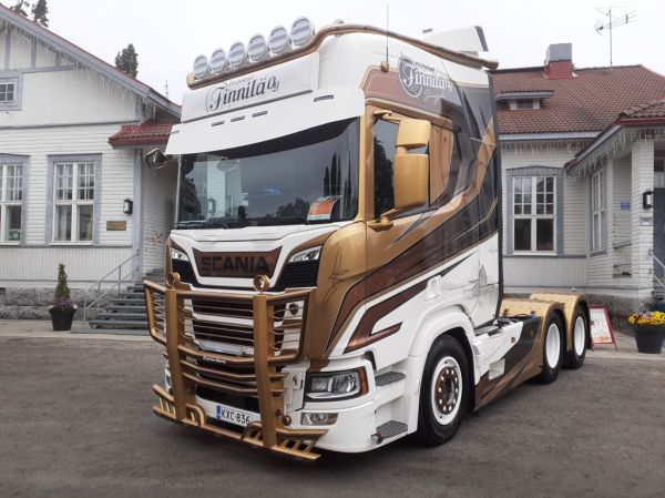 Klikkaa kuvaa nähdäksesi se täysikokoisena
==============
Veljekset Finnilän Scania R560
Veljekset Finnilä Oy:n Scania R560 rekkaveturi.
Avainsanat: Finnilä Scania R560 Viitasaari26 Veljekset Finnilän Scania R560
Veljekset Finnilä Oy:n Scania R560 rekkaveturi.
Avainsanat: Finnilä Scania R560 Viitasaari26