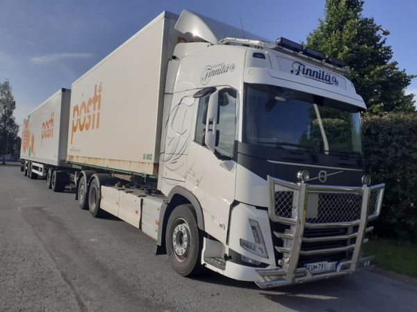 Veljekset Finnilän Volvo FM
Postin ajossa oleva Veljekset Finnilä Oy:n Volvo FM täysperävaunuyhdistelmä.
Avainsanat: Posti Finnilä Volvo FM ABC