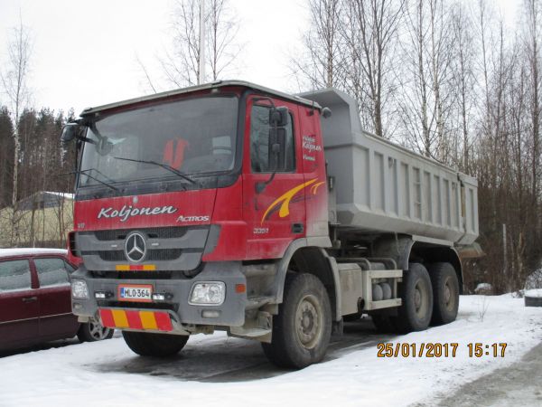 Veljekset Koljosen MB 3351 Actros
Veljekset Koljonen Ay:n MB 3351 Actros maansiirtoauto.
Avainsanat: Koljonen MB 3351 Actros 11