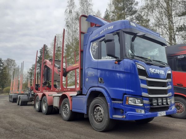 Veljekset Kosloffin Scania R770
Veljekset Kosloff Ky:n Scania R770 puutavarayhdistelmä.
Avainsanat: Kosloff Scania R770