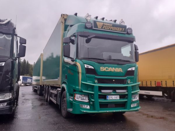 Veljekset Piipposen Scania 560R
Veljekset Piipponen Oy:n Scania 560R hakeyhdistelmä.
Avainsanat: Piipponen Scania 560R ABC Hirvaskangas