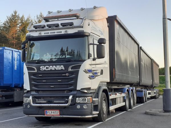 Veljekset Seppälän Scania R730
Veljekset Seppälä Oy:n Scania R730 täysperävaunuyhdistelmä.
Avainsanat: Seppälä Scania R730 Shell Hirvaskangas