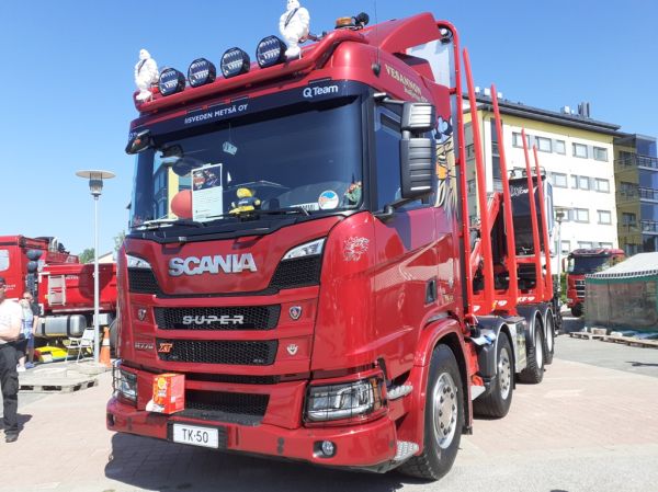 Vesannon Kuljetuksen Scania R770 XT
Vesannon Kuljetus Oy:n Scania R770 XT puutavara-auto.
Avainsanat: Vesannon Kuljetus Scania R730XT Viitasaari23