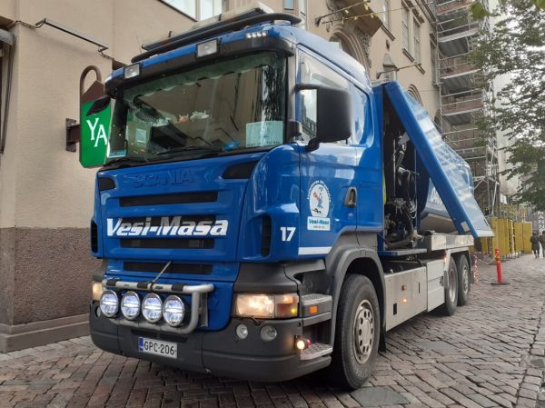 Vesi-Masan Scania
Vesi-Masa Oy:n Scania imuauto.
Avainsanat: Vesi-Masa Scania 17