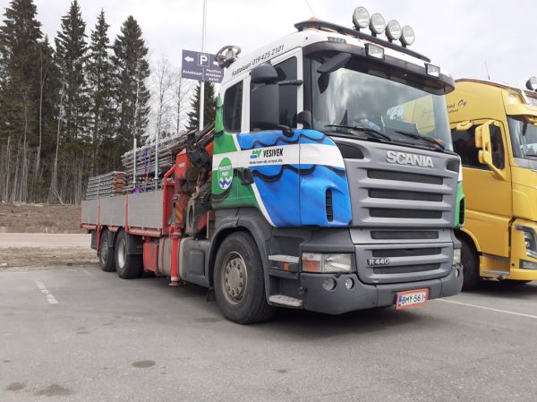 Vesivekin Scania R440
Vesivekin nosturilla varustettuScania R440 kuorma-auto.
Avainsanat: Vesivek Scania R440