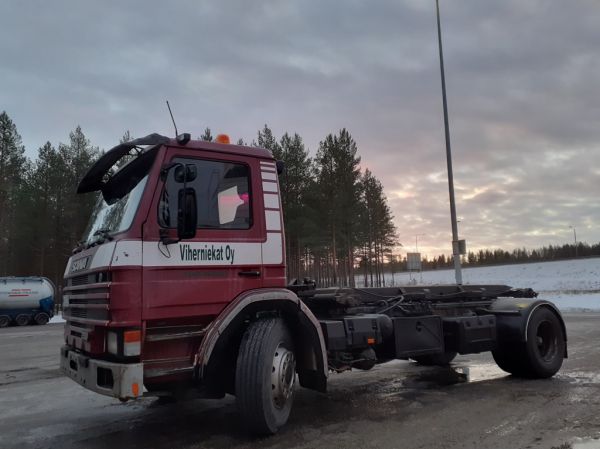 Viherniekkojen Scania
Viherniekat Oy:n Scania vaihtolava-auto.
Avainsanat: Viherniekat Scania Shell Hirvaskangas