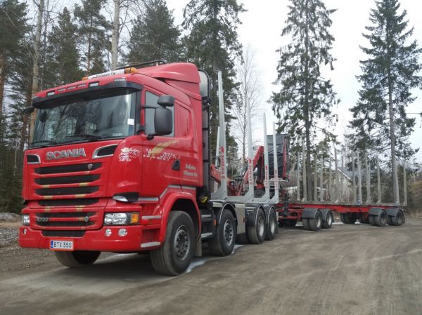 Kuljetus Villmanin Scania R730
Kuljetus Villman Oy:n Scania R730 puutavarayhdistelmä.
Avainsanat: Villman Scania R730