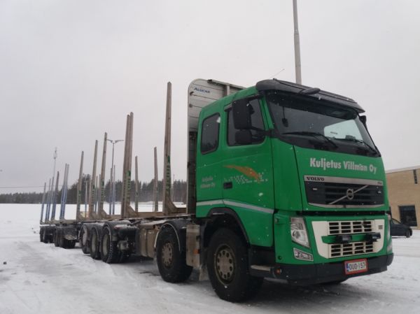 Kuljetus Villmanin Volvo FH
Kuljetus Villman Oy:n Volvo FH puutavarayhdistelmä.
Avainsanat: Villman Volvo FH Shell Hirvaskangas