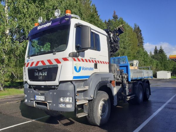 Voimatelin MAN TGS 28.400
Voimatelin nosturilla varustettu MAN TGS 28.400 kuorma-auto.
Avainsanat: Voimatel MAN TGS 28.400 Shell Hirvaskangas