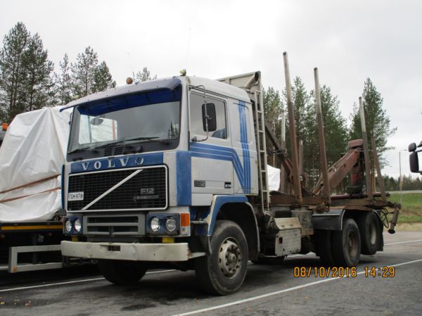 Volvo F12
Volvo F12 puutavara-auto.
Avainsanat: Volvo F12 Shell Hirvaskangas