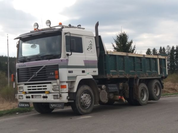 Volvo F12
Volvo F12 sora-auto.
Avainsanat: Volvo F12 Shell