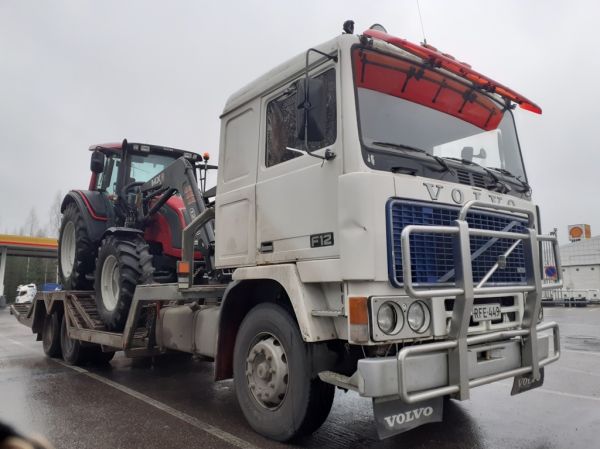 Volvo F12
Volvo F12 koneenkuljetusauto.
Avainsanat: Volvo F12 Shell Hirvaskangas