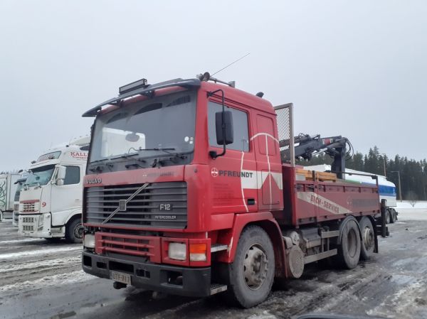 Volvo F12
Nosturilla varustettu Volvo F12 kuorma-auto.
Avainsanat: Volvo F12 ABC Hirvaskangas