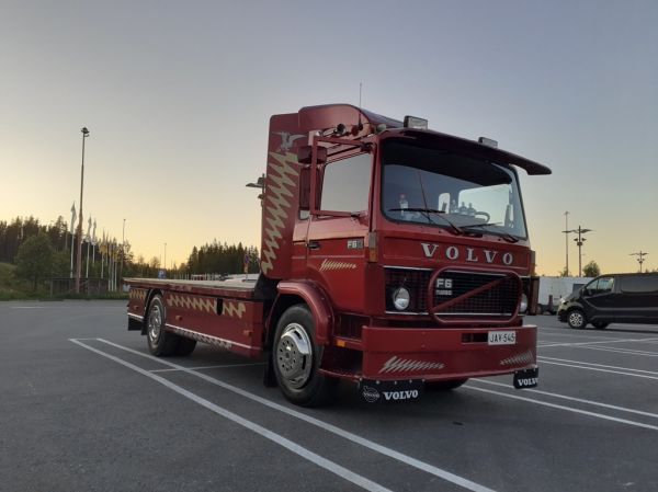 Volvo F612
Volvo F612 kuljetusauto.
Avainsanat: Volvo F612 ABC Hirvaskangas